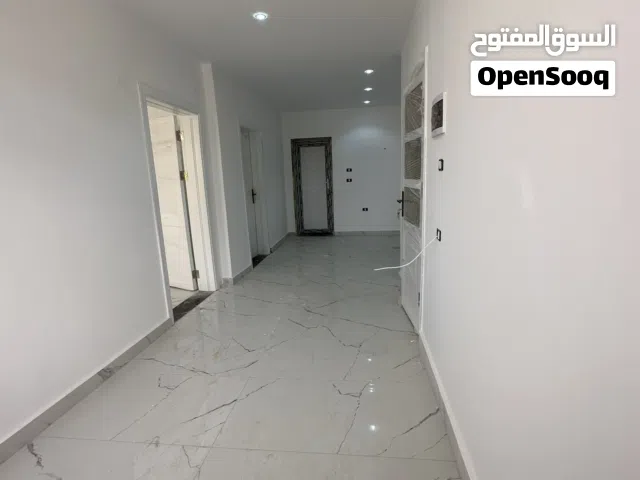 6 مكاتب باحجام مختلفه بحمامتهم في دور واحد للايجار مكان حيوي ويصلحو لعده مجالات