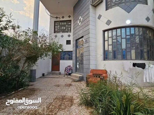212 m2 4 Bedrooms Townhouse for Sale in Basra Other