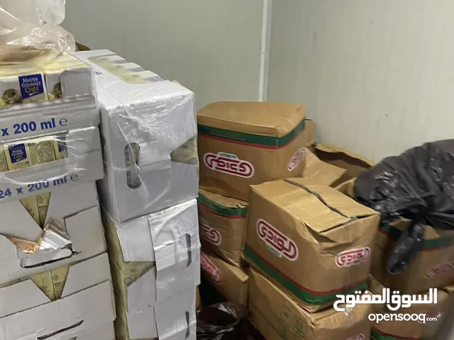 سوبر ماركت وغرفة تبريد