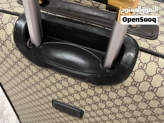 شنطه سفر قوتشي  قويه متوسطه الحجم للبيع