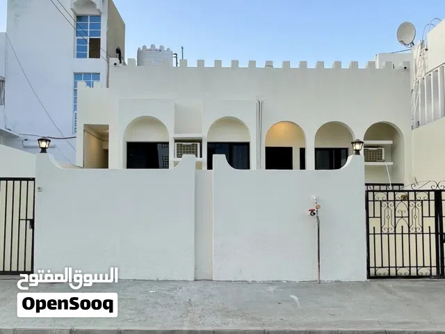 بيت للإيجار في القرم