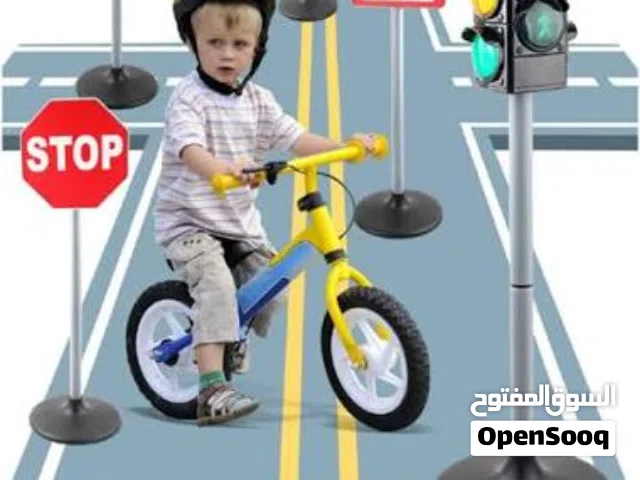 عامود اشارة مرور  و تنظيم المرور و اشارات سير المشاه المروريه  لضاءه و صوت  و انتقال للون كما هي بال
