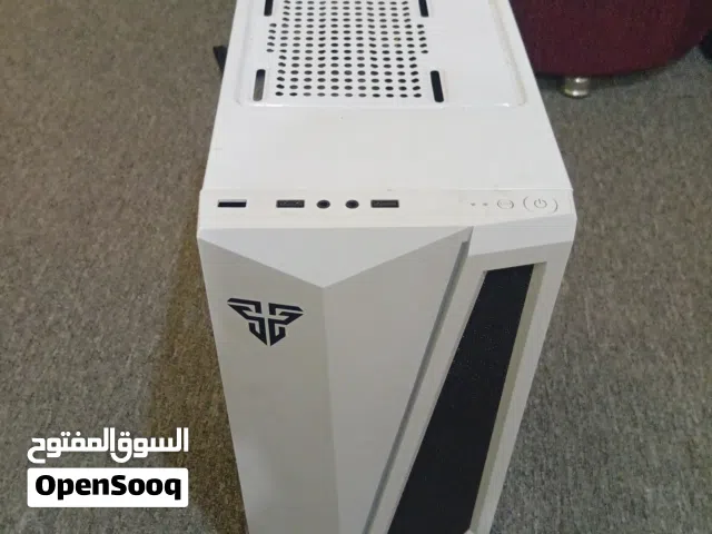 كمبيوترين و شاشة بحاجة إلى رام وهارد للبيع الفوري و المستعجل