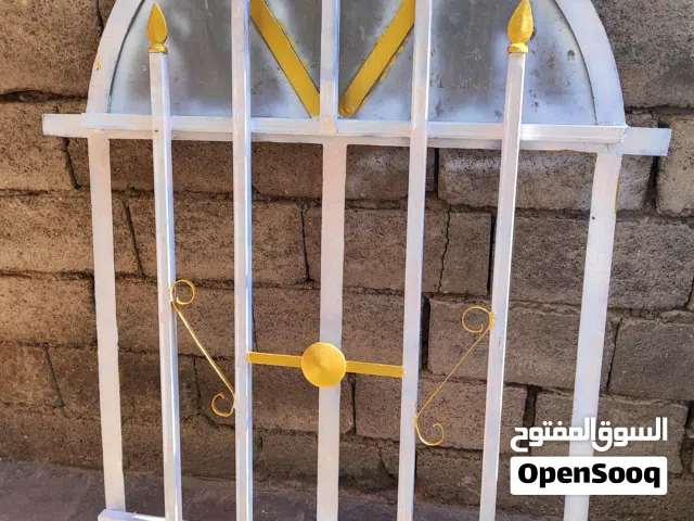 شباك حديد ثقيل للبيع نضيف