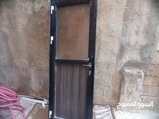 باب المنيوم بحالة جيده شغال ميه ميه بسعر جدآ مناسب