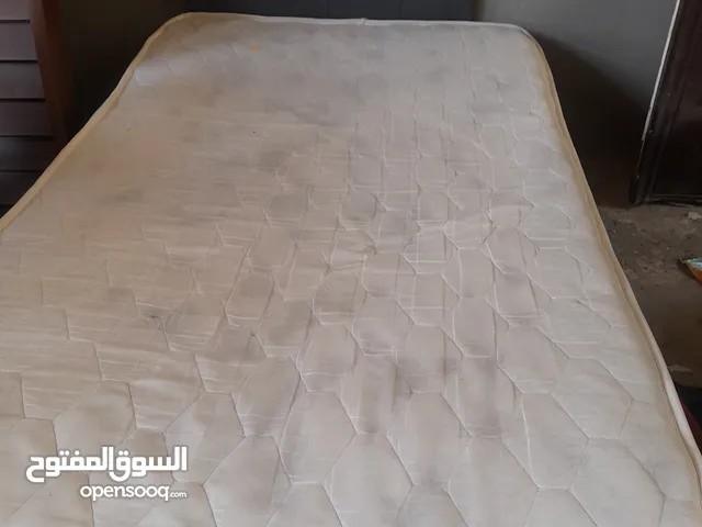 تخت مع فرشة مريحة – راحة ولا أروع! تخت أنيق ومتين مع فرشة مريحة بتضمنلك نوم هادئ وعميق