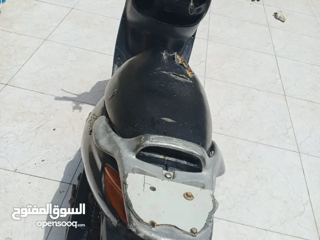 دراجه ليكزيز المحرك ما مفتوح والدراجه رزنه بالشارع ما اعرف يا سنه صنعت الدراجه كامله بيهه نقص بسيط