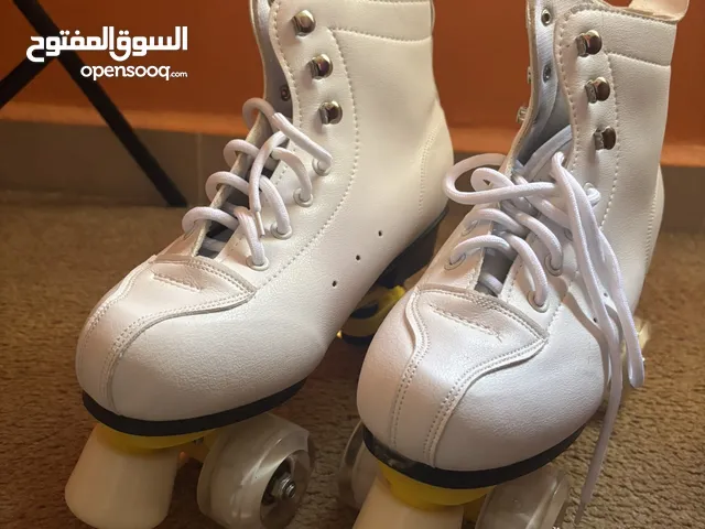 رولر سكيت مقاس 42 جديد و غير مستعمل