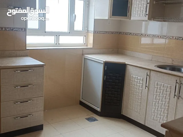 8 m2 4 Bedrooms Townhouse for Rent in Sana'a Bayt Baws