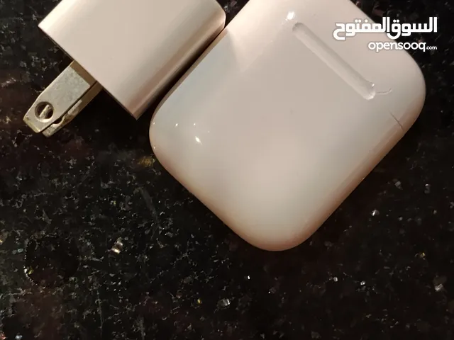 AIRPODS 2 generation حالة ممتازة  التفاصيل في الكابتشن  للبيع  .