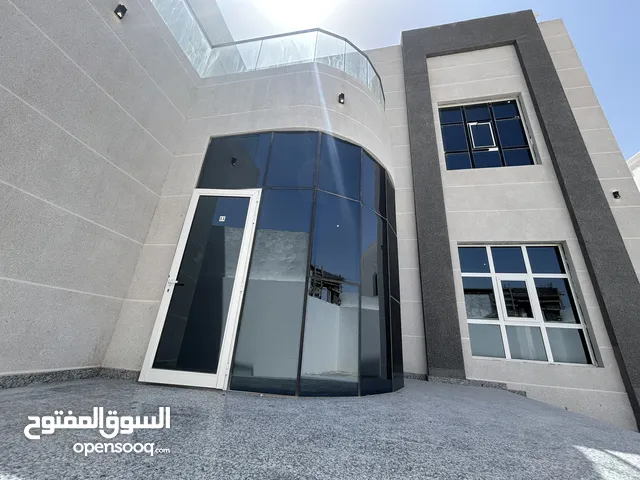 •لعشاق التمييز والخصوصيه• •غرفه وصاله مدخل خاص اول ساكن خلف الفيلا بمدينة زايد الجديده موقع متميز •