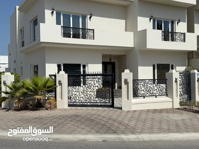 400 m2 5 Bedrooms Villa for Sale in Muscat Al Khoud