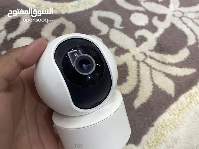 كمره مراقبه صغيره تسجل صوت و صوره و تقدر تشوف الكميرا من خلال موقعها، و تقدر تسجل و تحفظ القطات