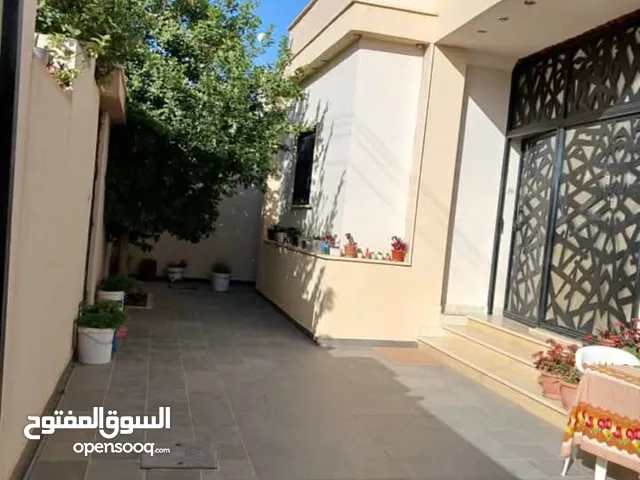 فيلا أرضية للبيع عين زارة القرقني