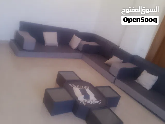 غرفة قعدة أرضية بحالة الوكاله