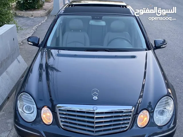 مرسيدس 2009 E200 بانوراما استخدام شخصي فل كامل وفحص كامل وعداد قليل ((100 الف كم فقط