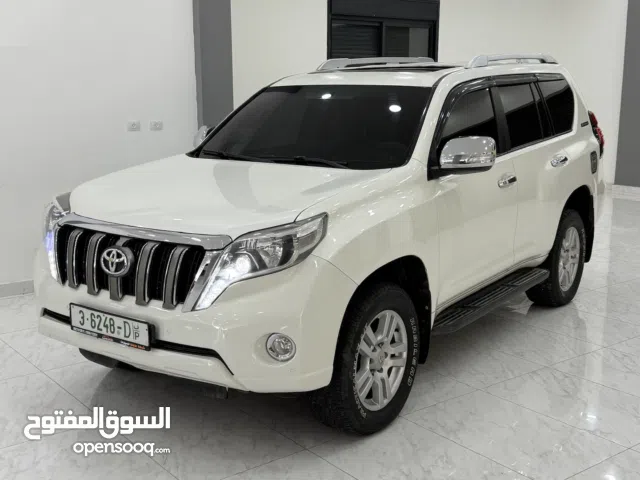 الغني عن التعريف لاندكروزر 7 ركاب نخب اول