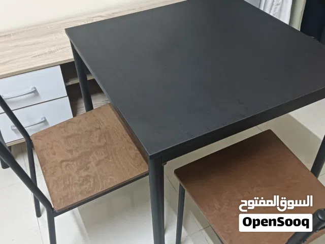 Small Dining Table with 2 Chairs طاولة طعام صغيرة مع كرسيين