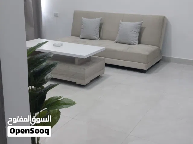 شقة مفروشة فرش فندقي جديد للايجار بجانب المستشفى التخصصي والسفارة المغربية والسيفوي
