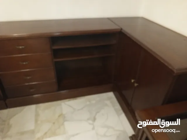 مكاتب ورفوف مكاتب