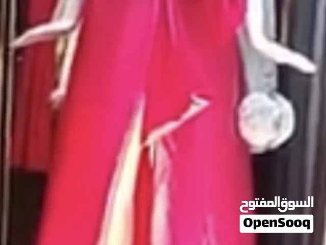 فساتين سهره 100قطعه للبيع وانارة محل كامله 5مليكان للبيع كامل السعر المطلوب1500للجادين فقط