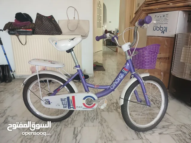 دراجة بيضاء اللون جنط 18