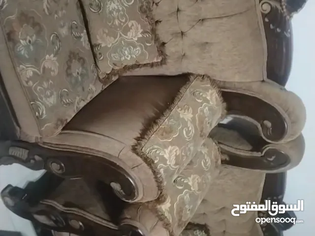 كنب زان تقيل 9 مقاعد بحاله جيدا مع طاوله وطربزات عدد 2