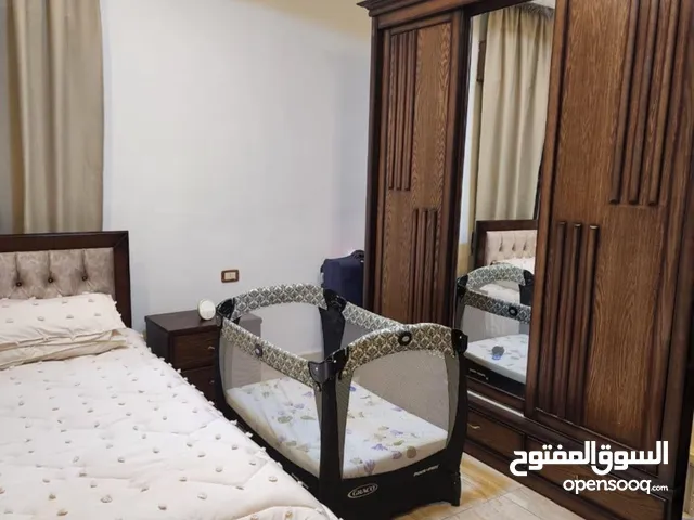 غرفة نوم بحالة الجديدة للبيع بسبب الرحيل