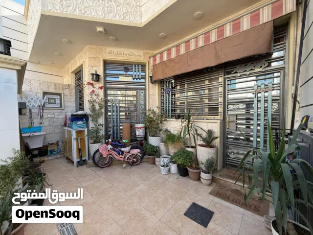 بيت بناء حديث للبيع مع الاثاث