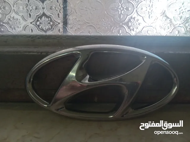 شعار سياره هونداي مستعمل نظيف جدا وبسعر قليل فقط 8دنانير للتواصل واتساب فقط