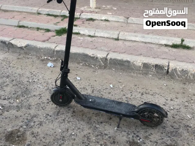 للبيع عددل اثنين سكوتر