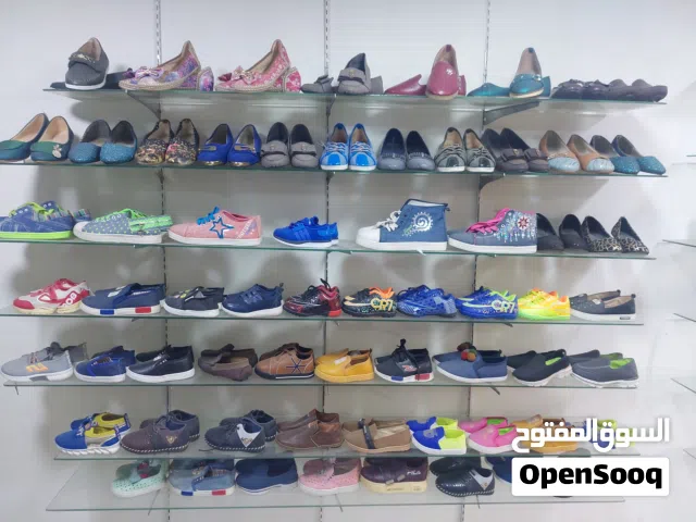 مجموعة احذيه جديده للبيع بسعر مغري