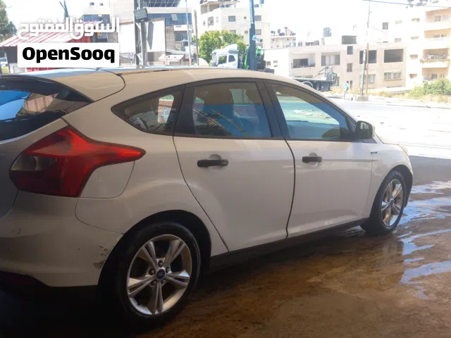 2013 فورد فوكس Standard