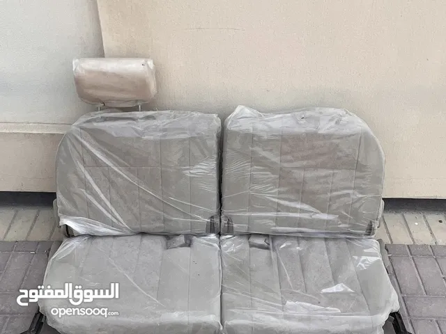 للبيع كراسي خلفية لاند كروزر من (2003-2007) اللون بيج تنجيد الوكالة