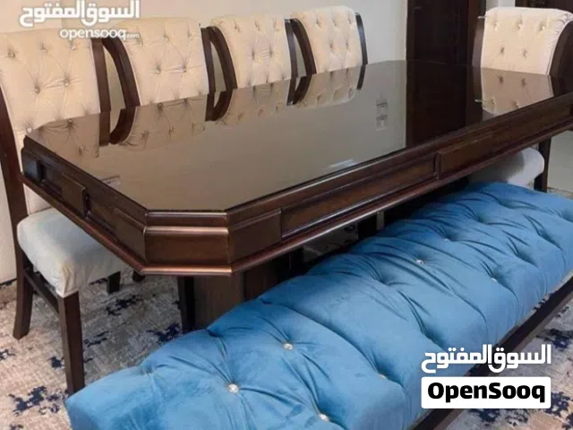 طاولة سفرة خشب زان بحالة ممتازة للبيع (بداعي السفر)