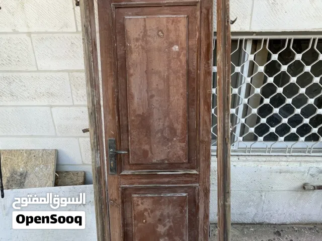 باب خشب مع الحلق