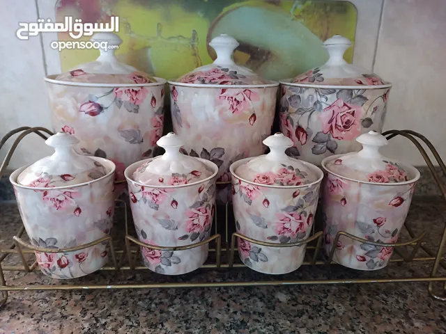 طقم بهارات بحالة الجديد طقم فناجين قهوة عدد 6 مضخة قارورة ماء