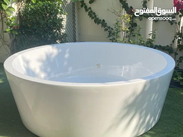Barely used Acrylic Bathtub