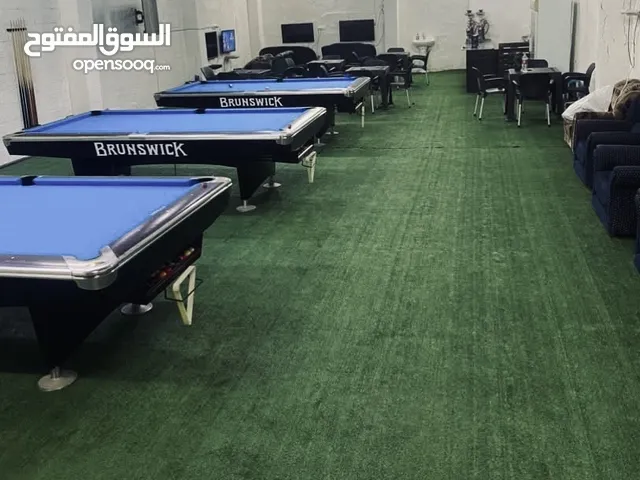 قهوة وبلياردو كاملة للبيع