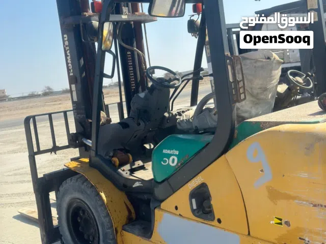 للبيع فو لفت كماتسو 5طن  نضيف