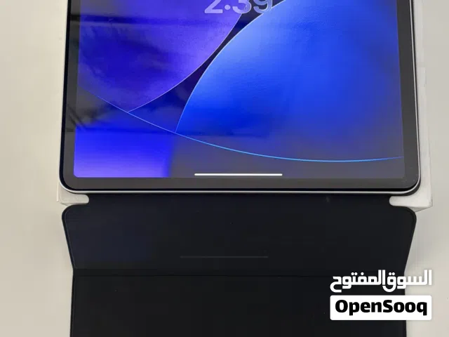 ipad air 11 (m3) مع كامل اغراضه والكفاله شغاله