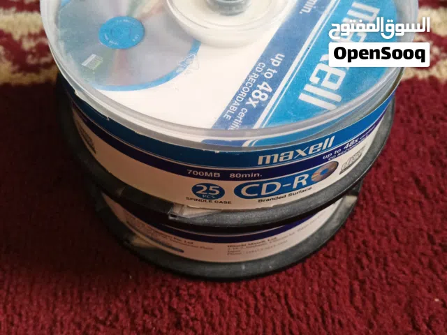 اكثر من 100 سي دي في حدود 150 سي دي او ال 200 سي دي المطورين الالعاب ومتاجر البلاي ستيشن ومحبين