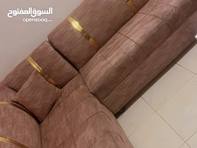 غرفة جلوس بحالة ممتازة للبيع