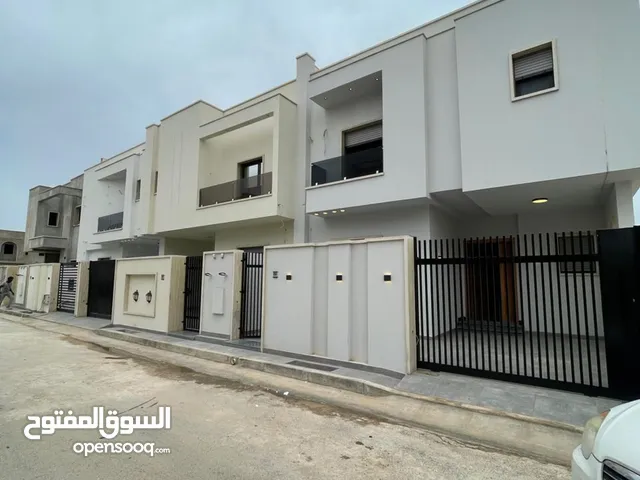 335 m2 4 Bedrooms Villa for Sale in Tripoli Al-Serraj