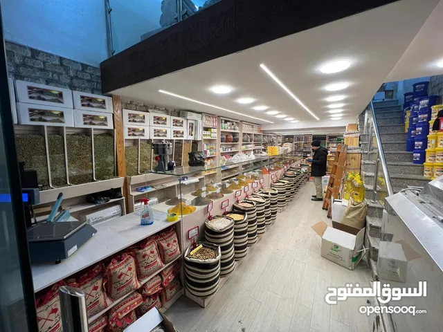 ديكور محل عطارة وماكينة قهوة شبه جديدة