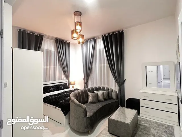 للإيجار استوديو مفروش vip في منطقة الصاروج قرب المدرسة الدوليه