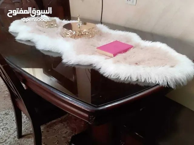 طاولة سفره خليجي استعمال خفيف شبه جديد