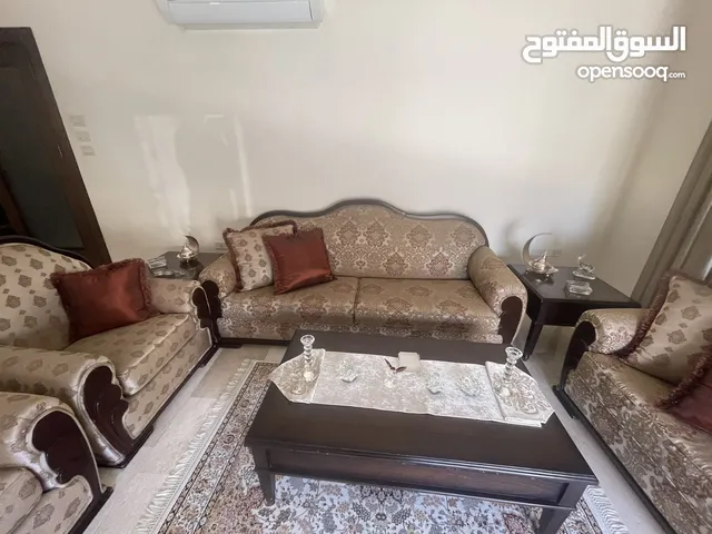 اثاث غرفة ضيف للبيع مع الطاولات والسجاد كاملة