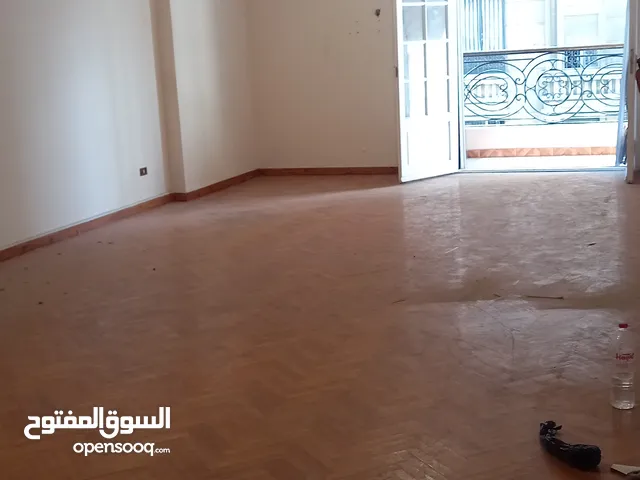 للبيع فى قلب سموحه على شارع مصطفى كامل رأسا شقه 180م الدور الثالث برج مرخص 3عدادات مبانى 2004