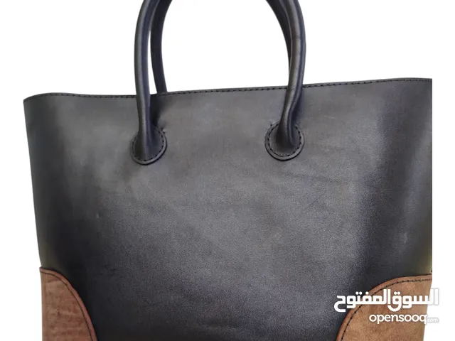 حقيبة كتف نسائية مصنوعة يدويًا من الجلد الطبيعي